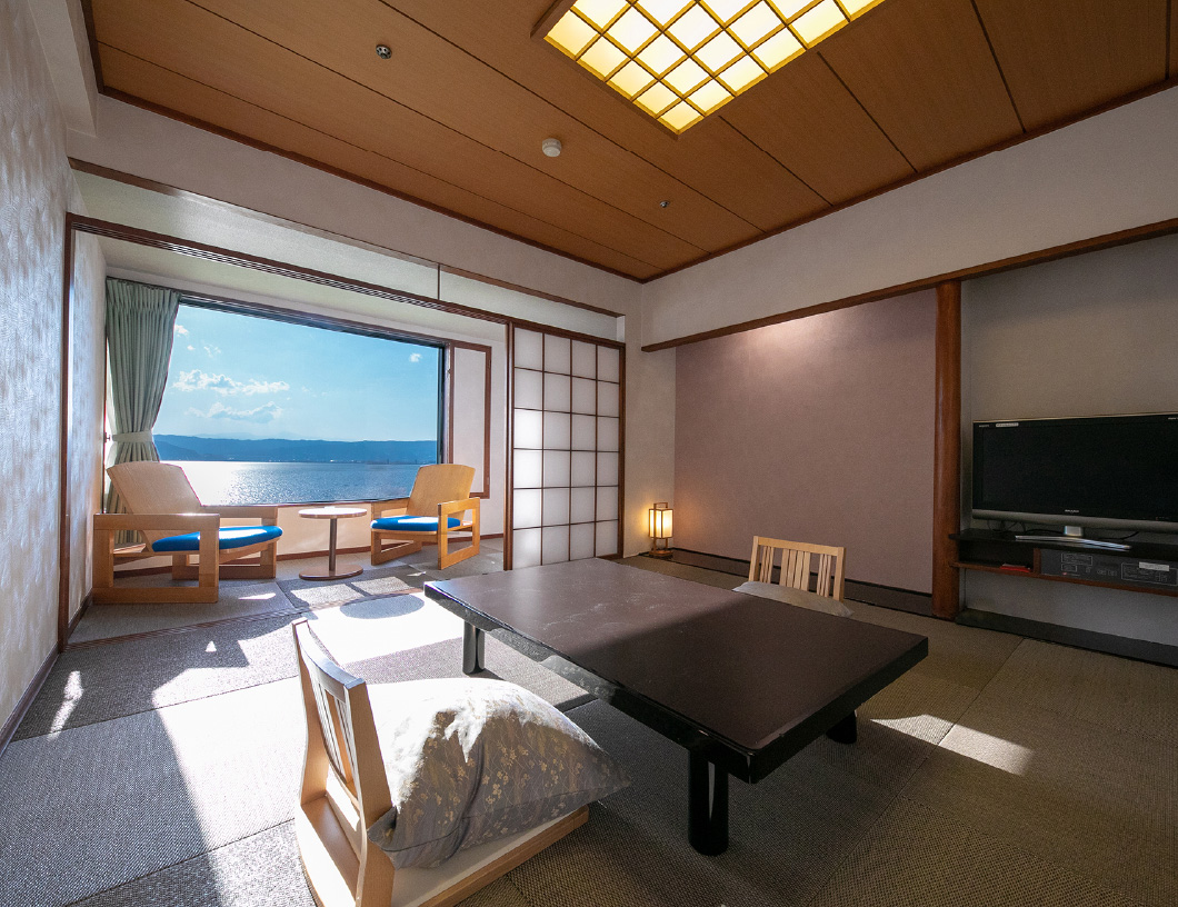 [Lake view] General guestrooms Japanese tatami room (10 mats)/ non-smoking (6th & 7th floor)