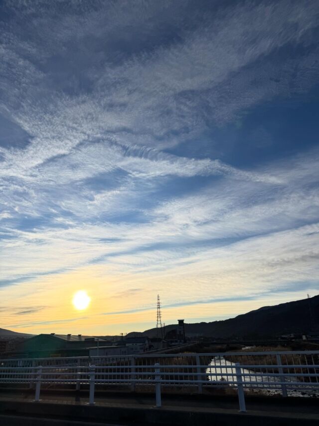 .

いつもホテル紅やのSNSをご覧いただき
ありがとうございます☺️

今年も残すところあとわずかとなりました。

今年も沢山のお客様に支えられた一年となりました。
本当にありがとうございます。

2026年もホテル紅やをよろしくお願いいたします。

皆様、良いお年をお迎えくださいませ。

#ホテル紅や
#上諏訪温泉
#信州
#長野
#温泉