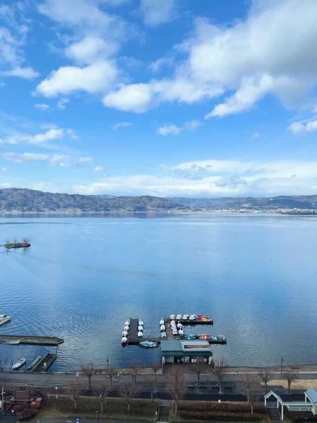 .

日頃より「ホテル紅や」をご愛顧いただき誠にありがとうございます。 館内メンテナンスのため、下記の日程にて全館を休館とさせていただきます。
※日帰り入浴も期間中はご利用いただけません。
●2026年 1月19日（月）休館日 1月20日（火）休館日 1月21日（水）休館日
※1月22日（木）チェックイン（15：00～）からは通常通りとなります。
●2026年 1月26日（月）休館日 1月27日（火）休館日 1月28日（水）休館日
※1月29日（木）チェックイン（15：00～）からは通常通りとなります。
●2026年 2月01日（日）休館日 2月02日（月）休館日 2月03日（火）休館日 2月04日（水）休館日 2月05日（木）休館日
※2月6日（金）チェックイン（15：00～）からは通常通りとなります。
あらかじめご了承くださいませ。 お客様には大変ご迷惑をおかけ致しますが、何卒ご理解、ご協力のほど宜しくお願い申し上げます。

#ホテル紅や
#上諏訪温泉
#長野県