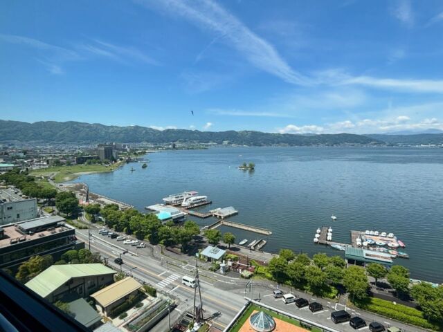 Hello everyone, this is Hotel Beniya in Suwa City, Nagano.

Our hotel offers breathtaking views overlooking Lake Suwa, relaxing hot springs, and delicious local Shinshu cuisine — there are so many wonderful things to enjoy here.

In summer, fireworks light up the sky over the lake, creating memories you will never forget.

We look forward to welcoming you to our hotel.
If you make a reservation through our official website, special benefits are also available.

We hope to see you soon!😄

#hotelbeniya 
#kiminona 
#tateishipark 
#onsenhotel
