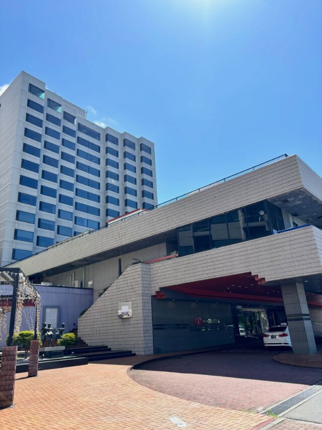 Thank you for always choosing Hotel Beniya! 🌿

The summer heat is finally easing, and the air in Suwa is becoming a little cooler.
A new season is just around the corner. 🍂

At the Hotel Beniya gift shop, we offer a wonderful selection of souvenirs unique to Nagano Prefecture.

From local specialties to traditional Japanese gifts, there’s something for everyone.
Why not take a look and find the perfect souvenir to remember your trip to Japan🎁🇯🇵

If you have any questions, please feel free to ask our  staff.

We look forward to welcoming you! ✨

#hotelbeniya 
#japantrip2026🇯🇵🌸⛩️ 
#naganotrip 
#suwalake